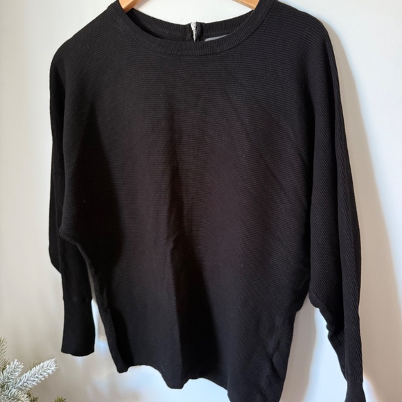 6 items more than 10 outfits - Picture 12 of 16